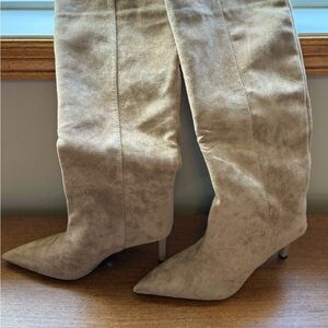 Elegant Tan Women's Boots brand new never worn